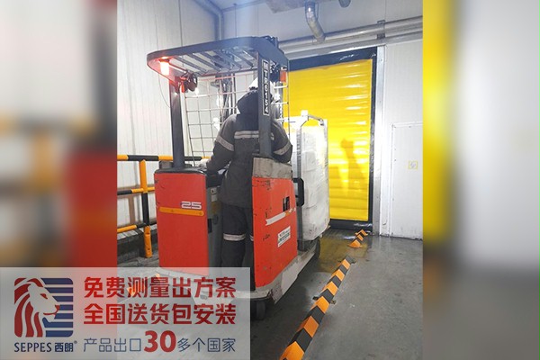 西朗保温快速卷帘门出口泰国项目