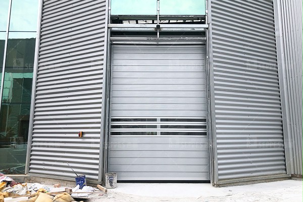 西朗门业硬质快速门