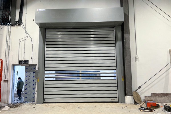 西朗门业工业保温快速门