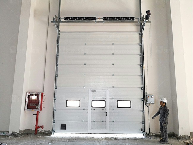 西朗门业防爆提升门