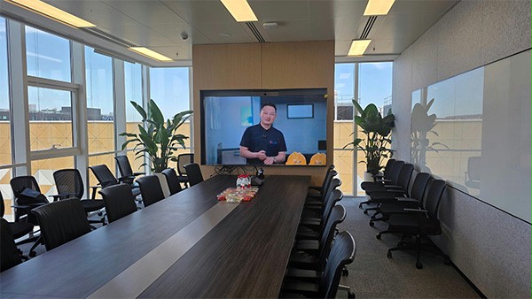 杨元嘉董事长接受采访的视频在阿里巴巴国际站办公区播放 杨元嘉董事长接受采访的视频在阿里巴巴国际站办公区播放