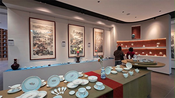 上图为:此次活动现场贤福轩陶瓷艺术馆展厅 上图为:此次活动现场贤福轩陶瓷艺术馆展厅