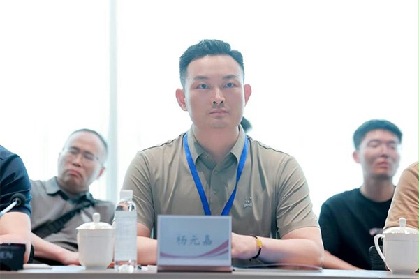 上图：西朗门业董事长杨元嘉在胜科纳米活动现场